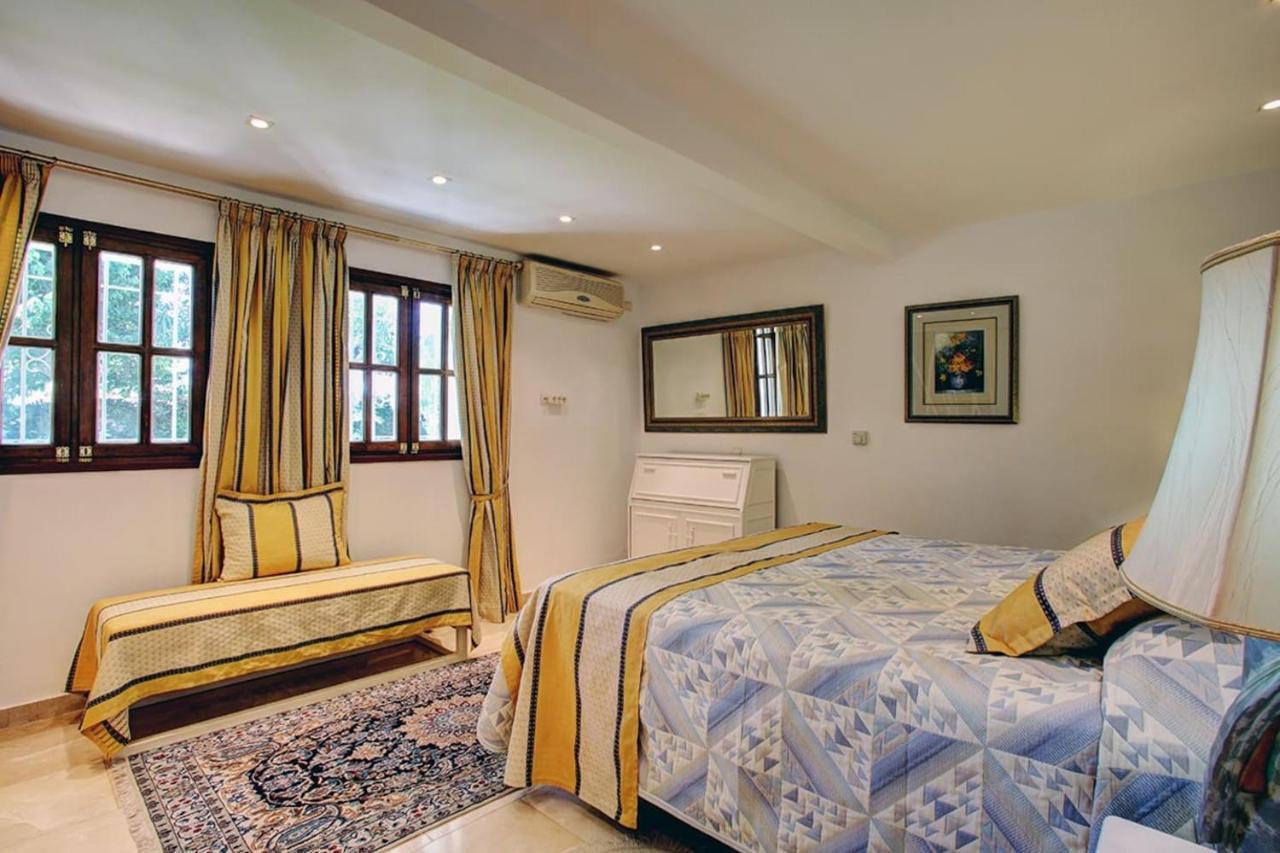 Exclusive Palmeras Puerto Banus, Marbella, Spain Villa Marbella